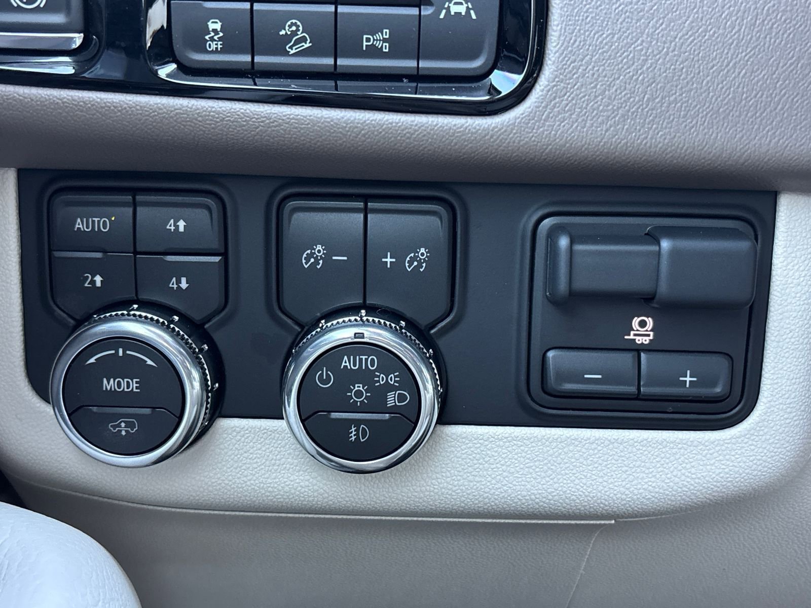 New 2026 GMC Yukon Denali w/ Denali Reserve Package image 17