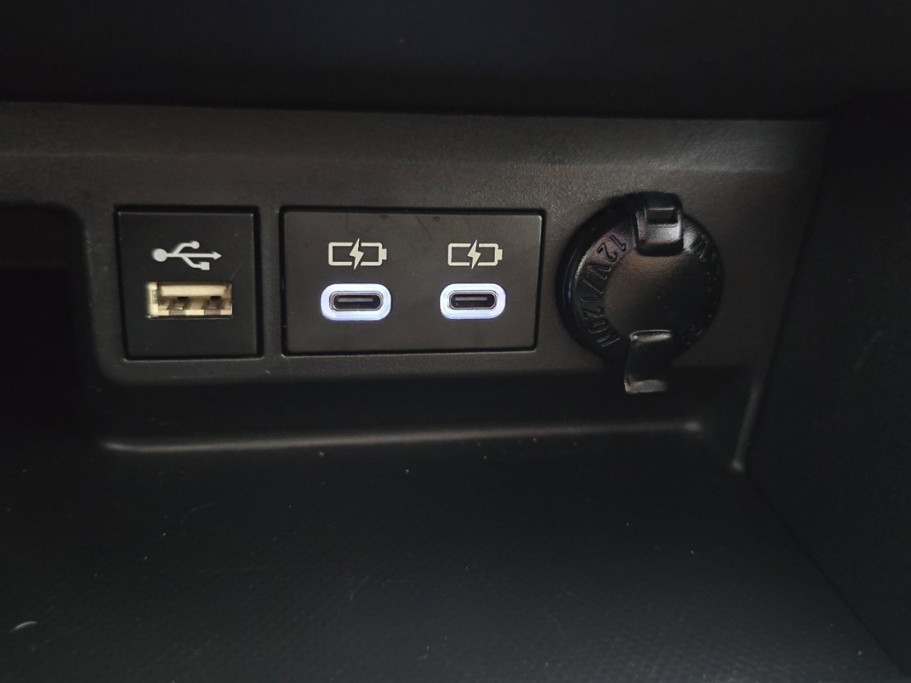 Certified 2025 Toyota Highlander LE FWD image 27