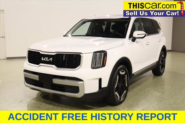 Used 2023 Kia Telluride EX w/ EX Captain's Chair Package image 3