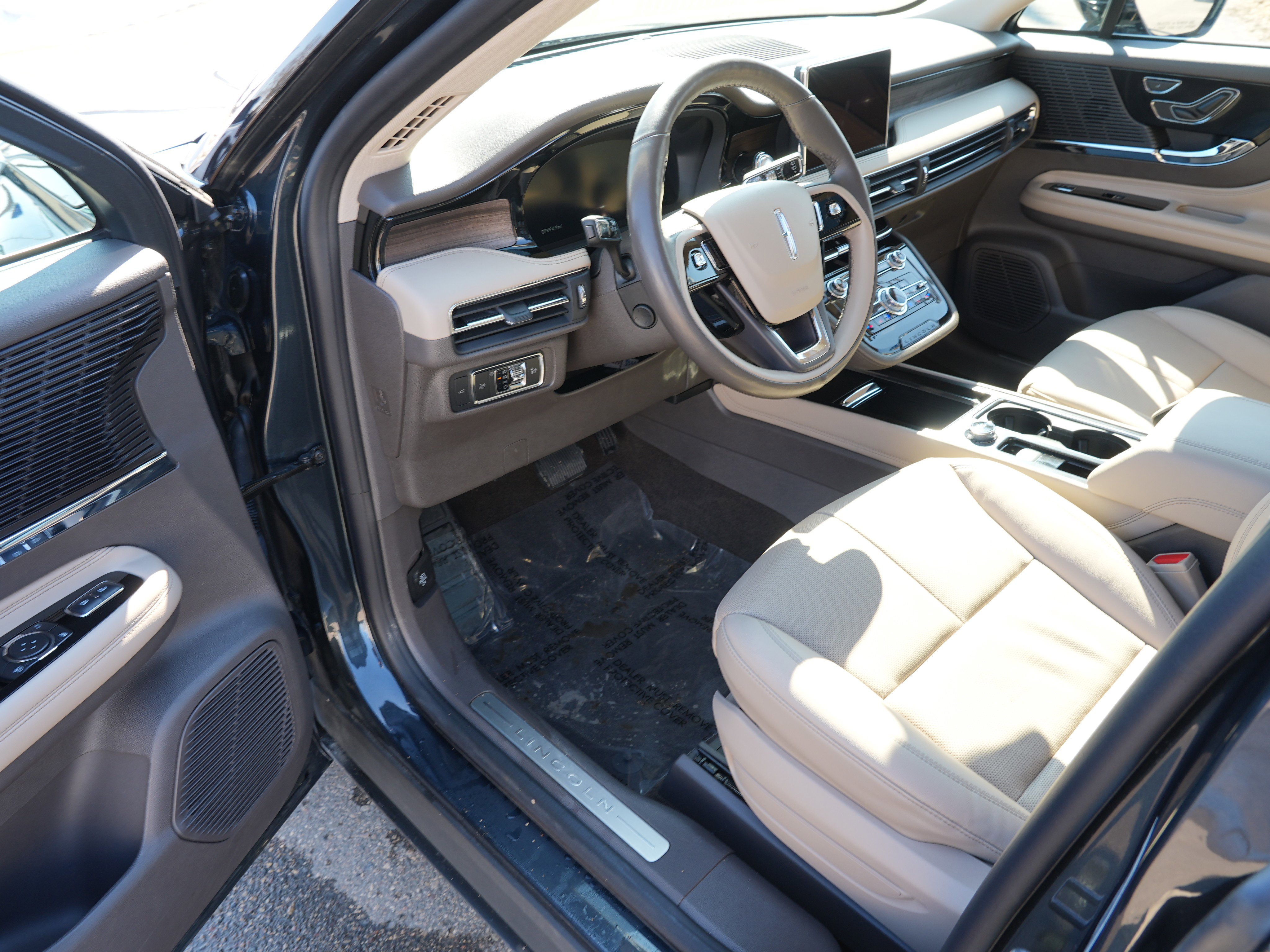 Used 2022 Lincoln Corsair Reserve w/ Elements Package image 17