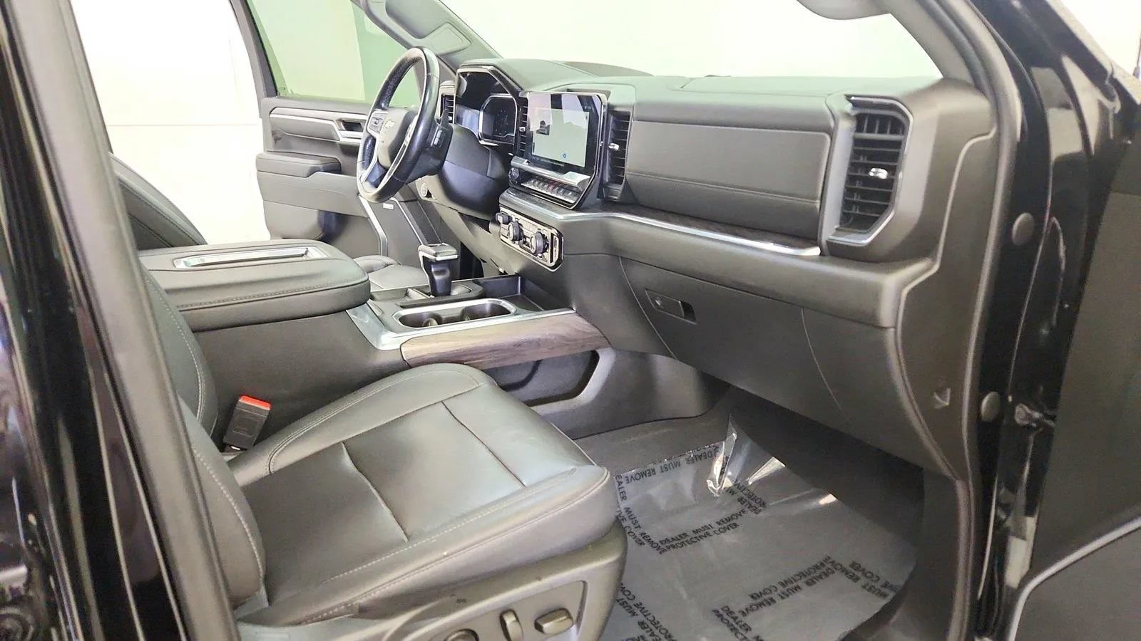 Used 2022 Chevrolet Silverado 1500 LTZ w/ LTZ Premium Package AWD/4WD image 28