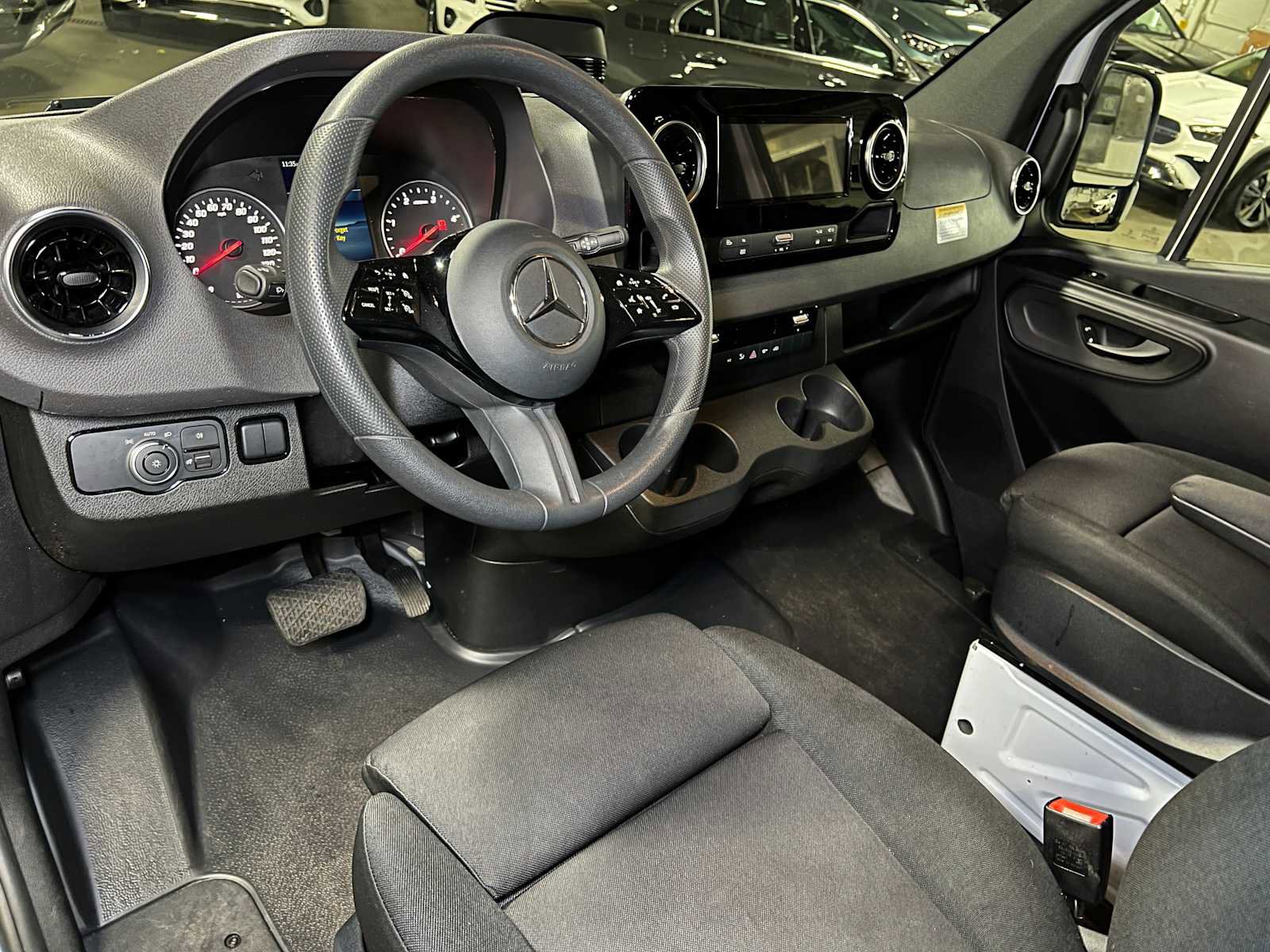 Used 2025 Mercedes-Benz Sprinter 2500 image 22
