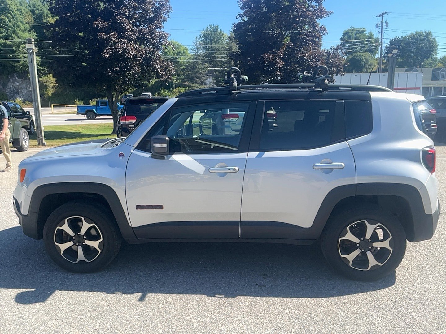 Used 2019 Jeep Renegade Trailhawk w/ LED Lighting Group AWD/4WD image 8