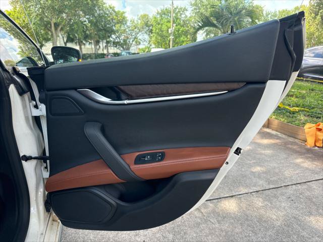 Used 2018 Maserati Ghibli S Q4 AWD/4WD image 23