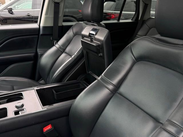 Used 2025 Lincoln Aviator AWD image 32