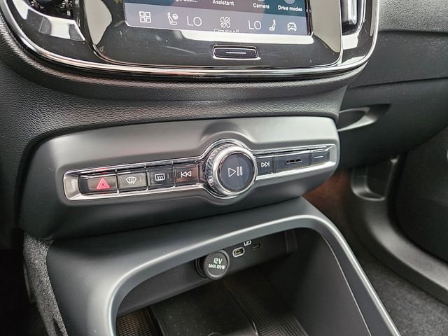 Used 2023 Volvo C40 P8 Recharge Ultimate image 23