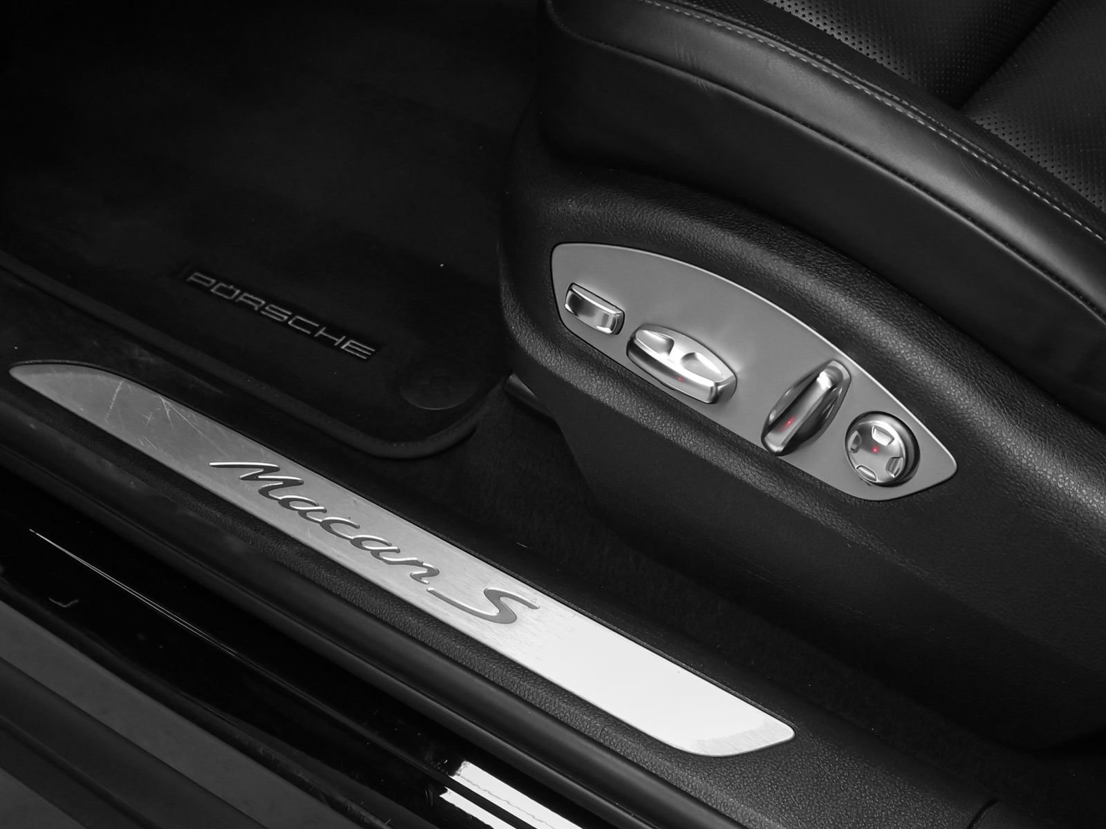 Certified 2023 Porsche Macan S image 29