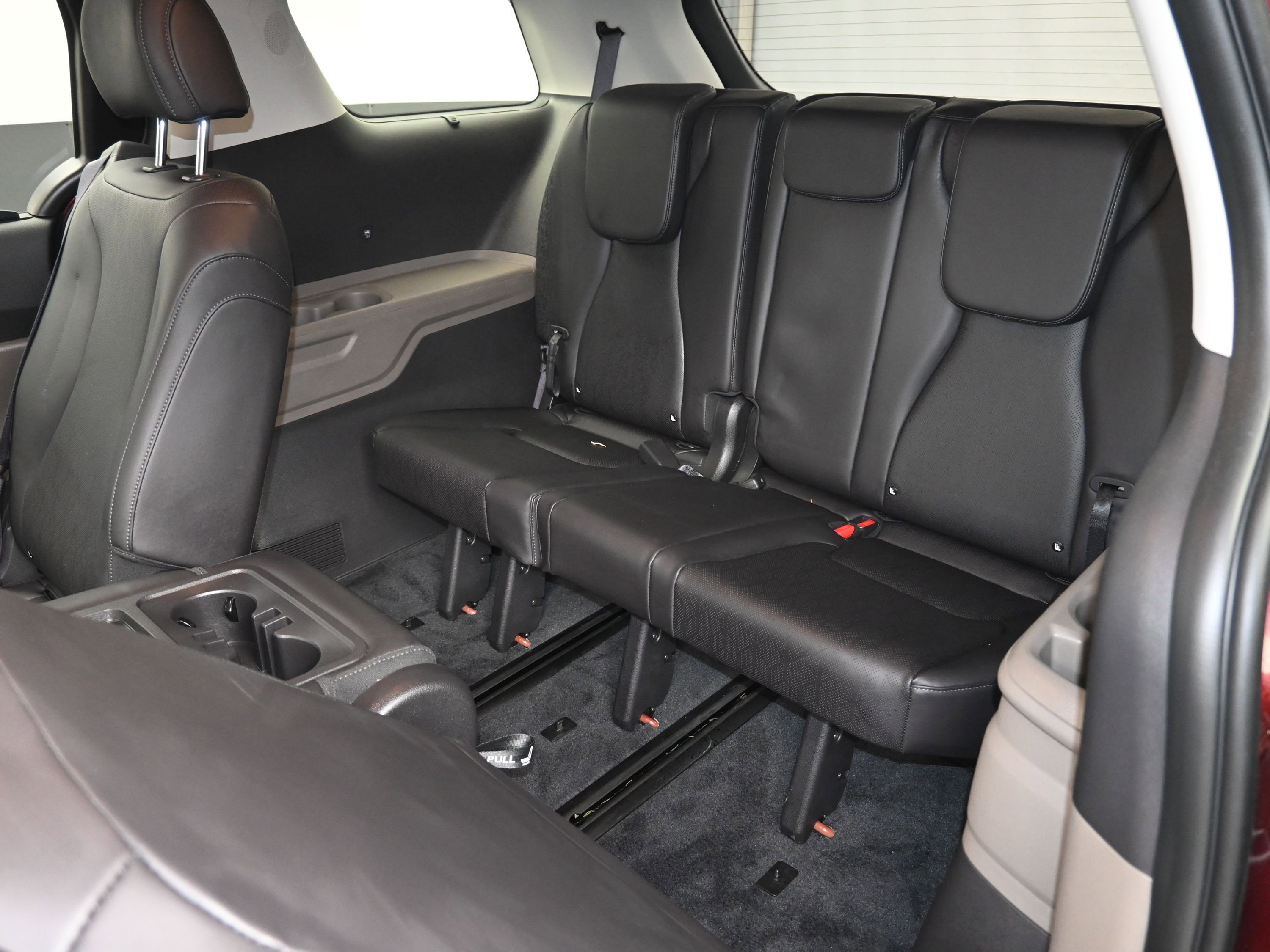 Used 2025 Kia Carnival EX image 25