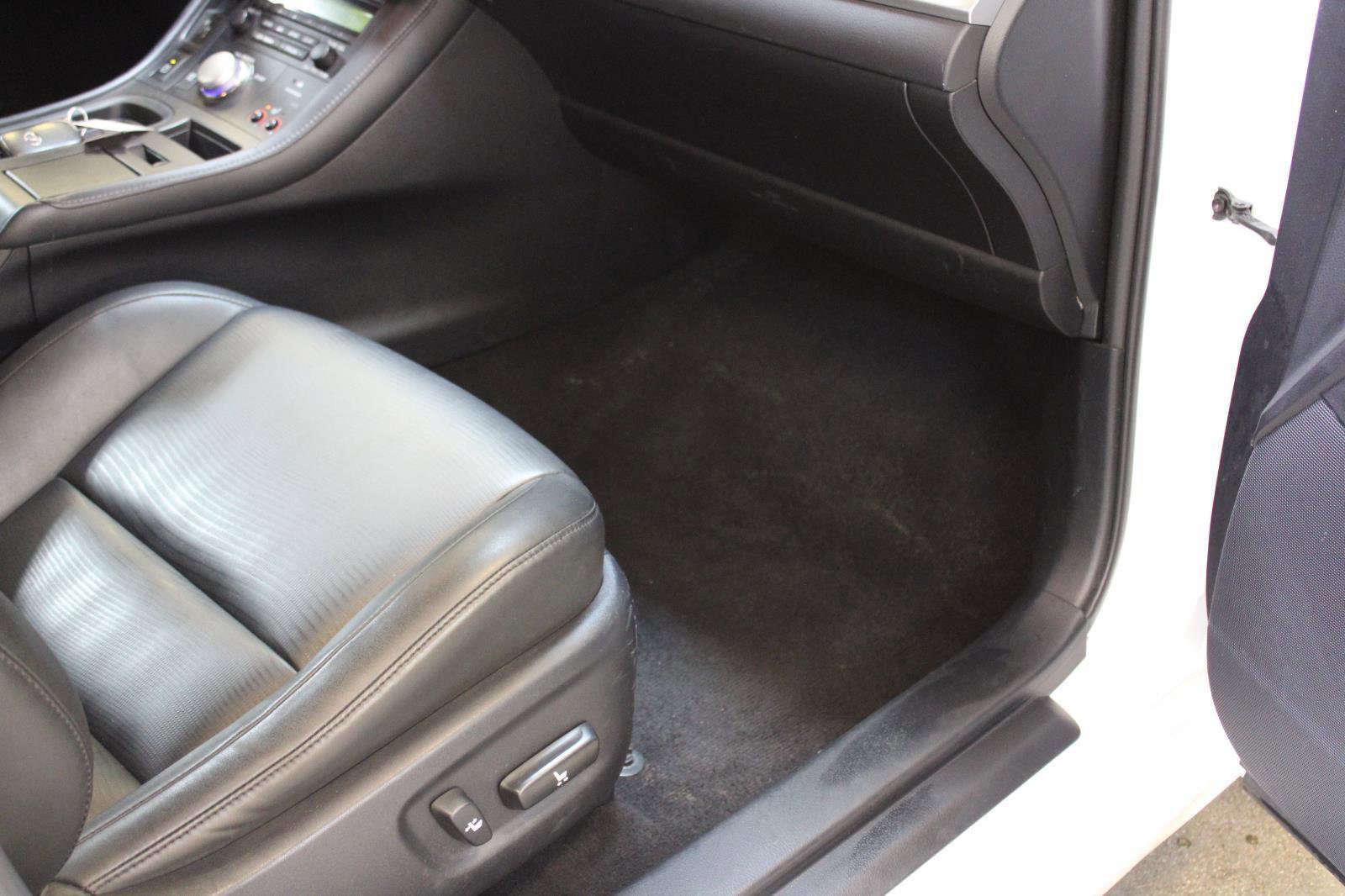 Used 2013 Lexus CT 200h w/ Premium Pkg w/Backup Camera image 35