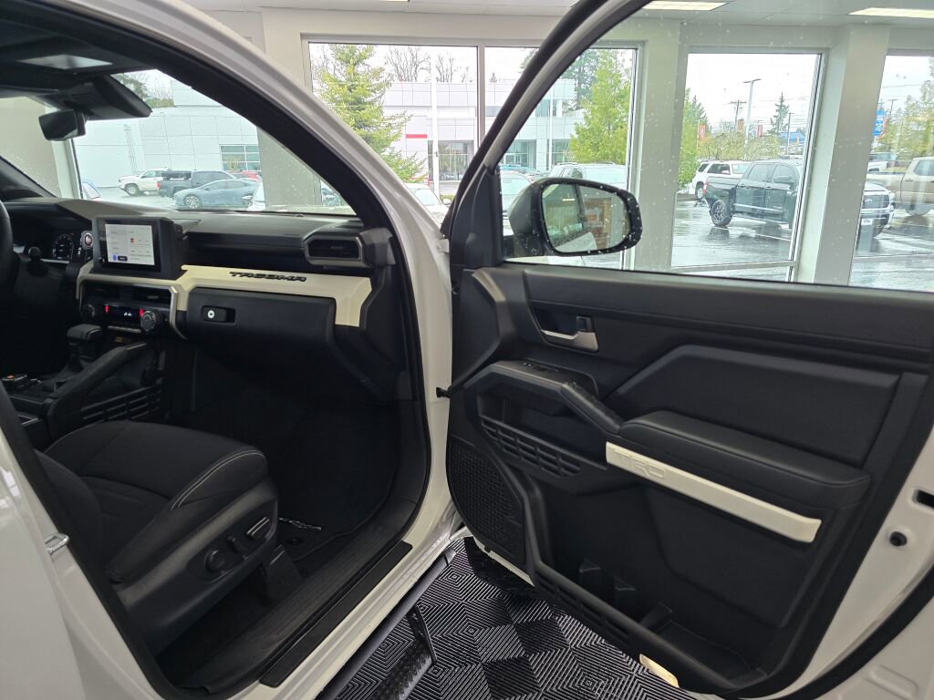 Used 2024 Toyota Tacoma TRD Sport w/ TRD Sport Upgrade Package image 43