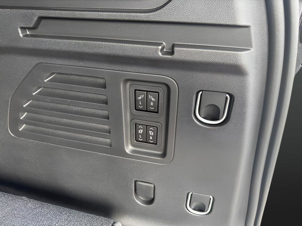 New 2026 Chevrolet Traverse RS image 18