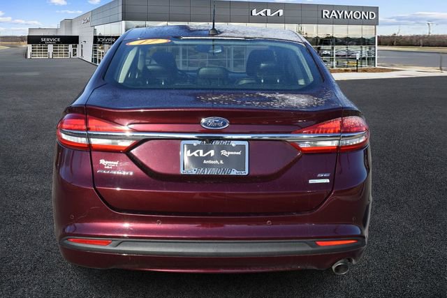 Used 2017 Ford Fusion SE w/ Fusion SE Technology Package image 4