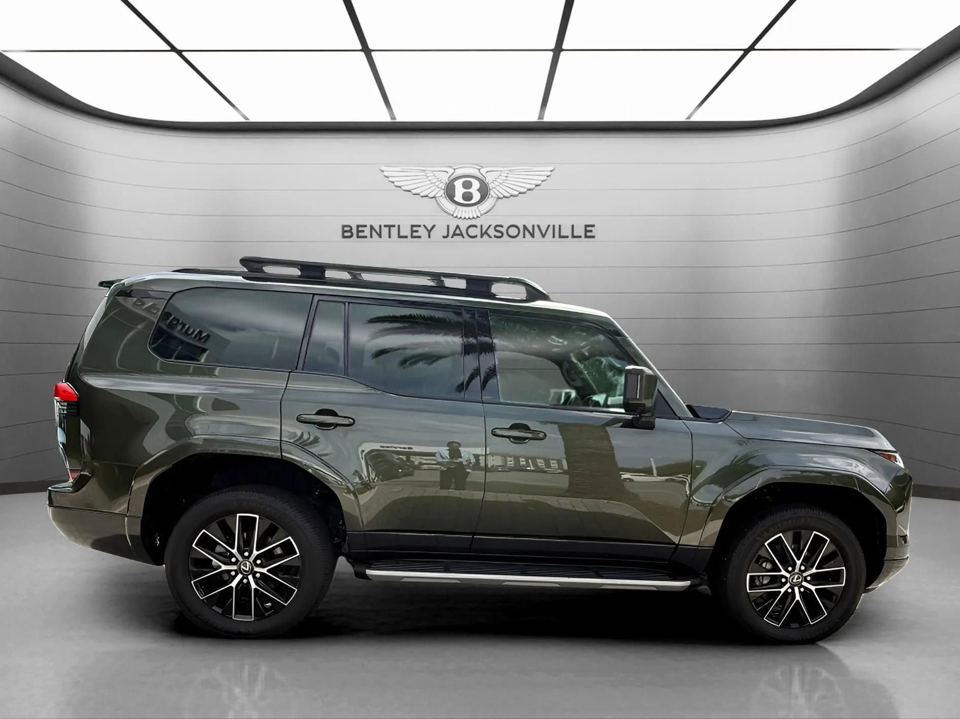 Used 2024 Lexus GX 550 w/ Accessory Package (2T) image 5