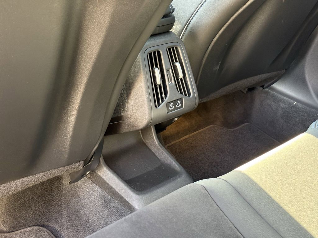 Used 2025 BMW X1 xDrive28i w/ M Sport Package AWD/4WD image 11