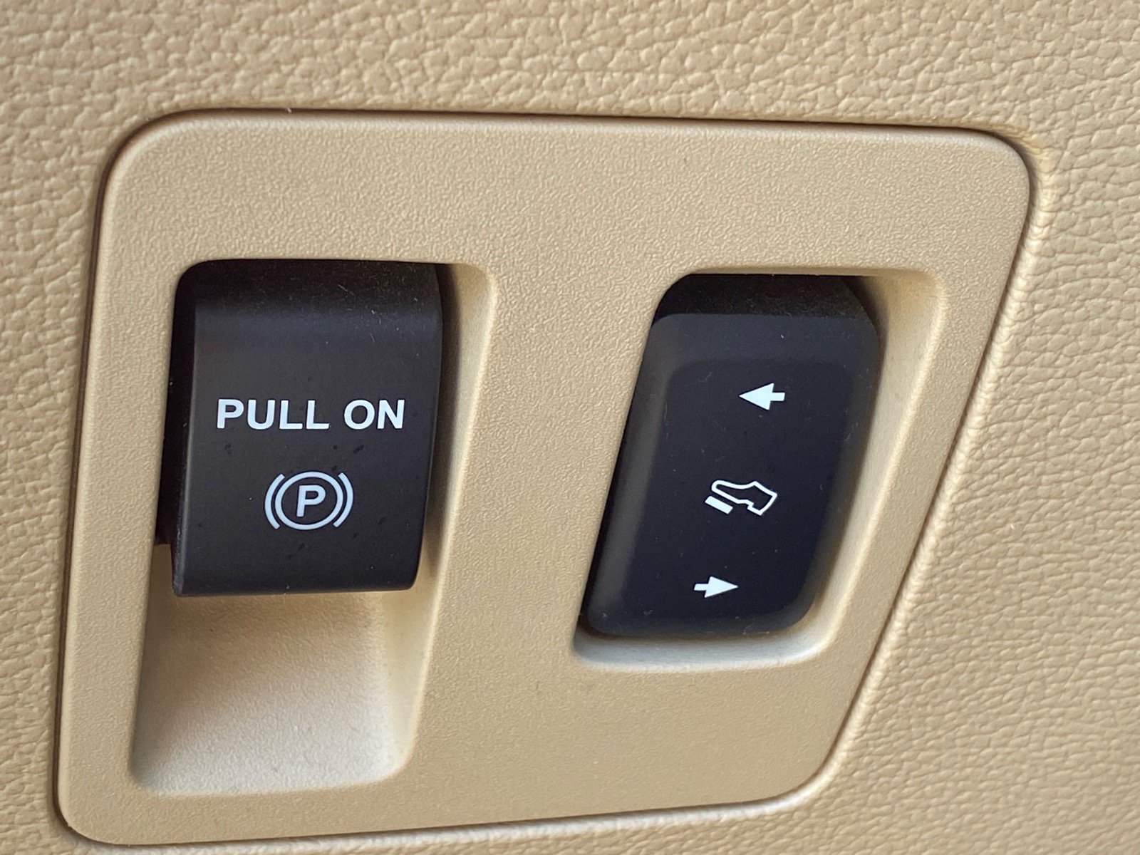 Used 2015 Ford F150 XLT w/ Equipment Group 302A Luxury RWD image 12