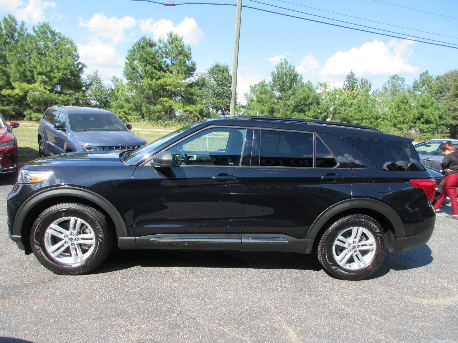 Used 2021 Ford Explorer XLT RWD image 8
