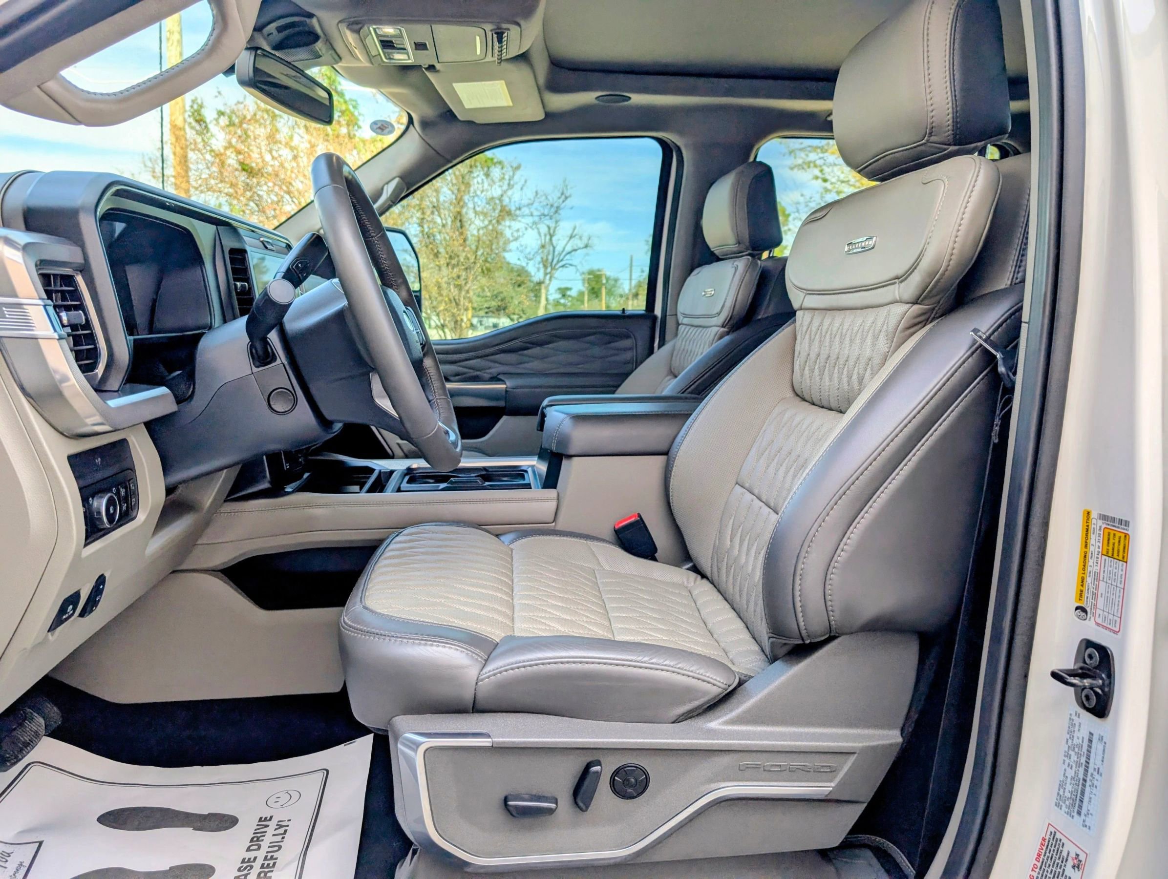 Used 2025 Ford F250 Platinum w/ Platinum Plus Package image 12