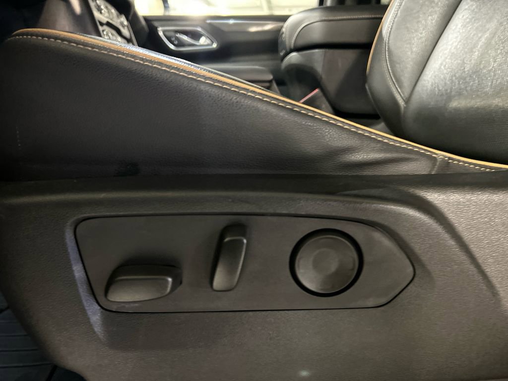Used 2021 GMC Yukon AT4 w/ Technology Package image 11