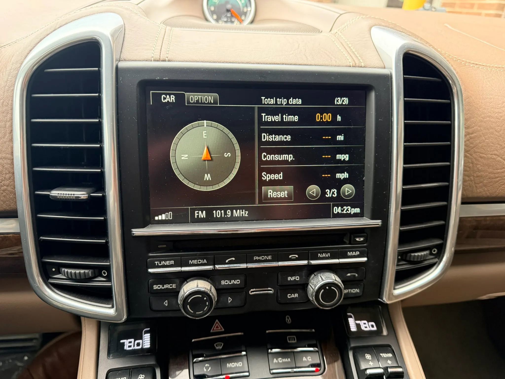 Used 2013 Porsche Cayenne S image 15