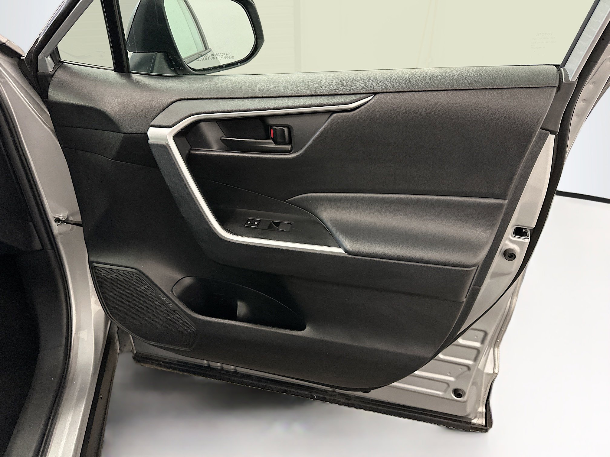 Used 2024 Toyota RAV4 LE image 33