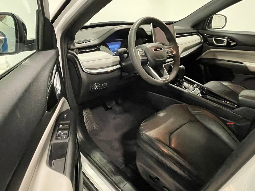 Used 2023 Jeep Compass Limited image 19