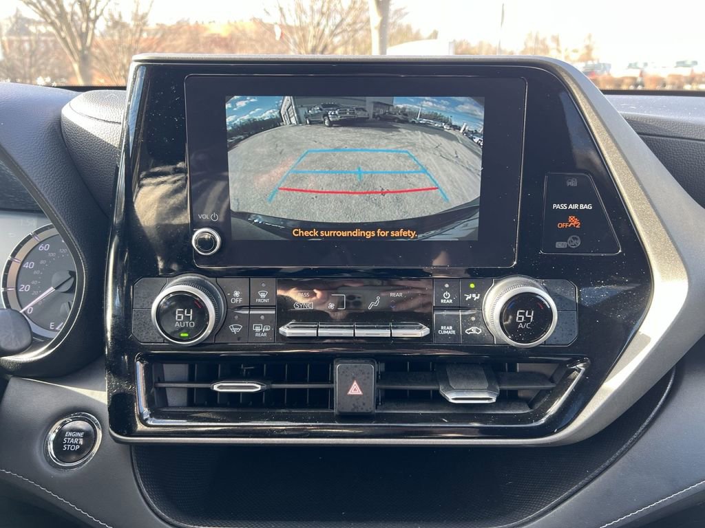 Used 2023 Toyota Highlander L AWD/4WD image 19