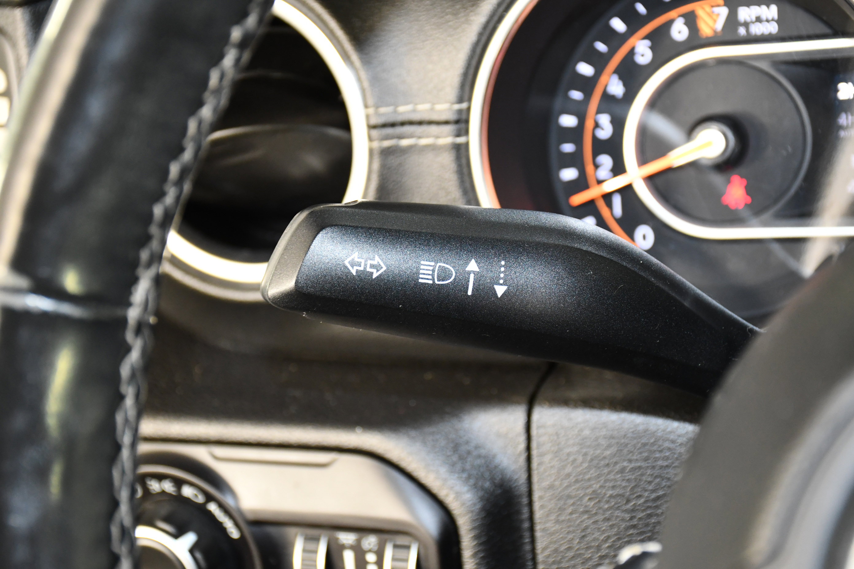 Used 2018 Jeep Wrangler Unlimited Sahara w/ Uconnect 4C Nav & Sound Group image 23