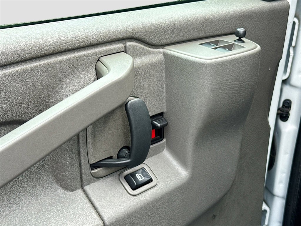 Used 2022 Chevrolet Express 2500 w/ Driver Convenience Package image 17