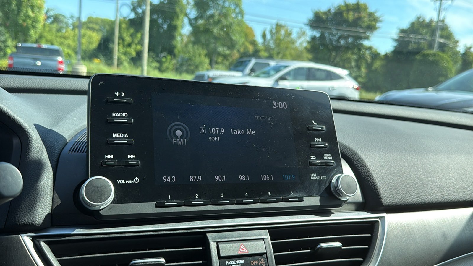 Used 2018 Honda Accord LX image 15