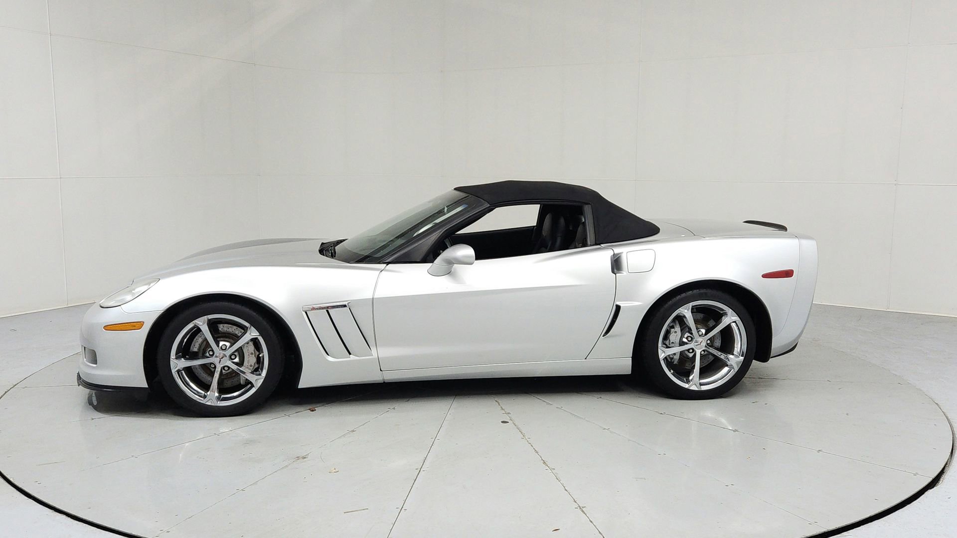 Used 2010 Chevrolet Corvette Grand Sport w/ Preferred Equipment Group RWD image 2