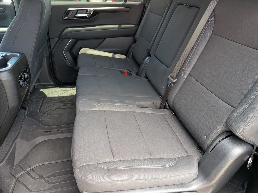 Used 2026 Chevrolet Suburban LS RWD image 36