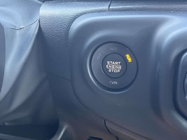 Used 2022 Jeep Wrangler Unlimited Sahara AWD/4WD image 32