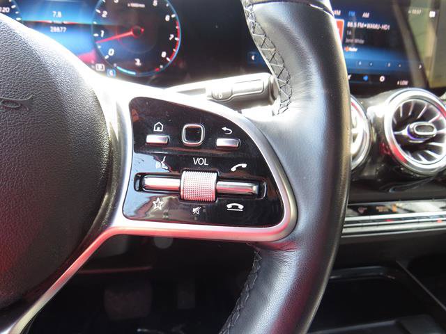 Used 2022 Mercedes-Benz GLB 250 4MATIC w/ Premium Package Lite image 18