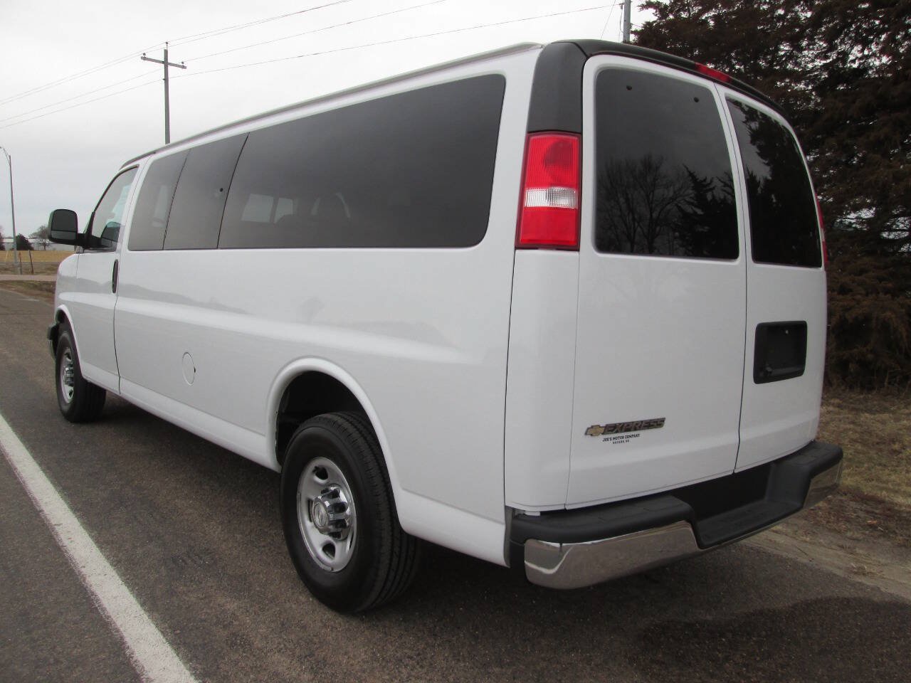 Used 2018 Chevrolet Express 3500 LT w/ LT Preferred Equipment Group RWD image 10