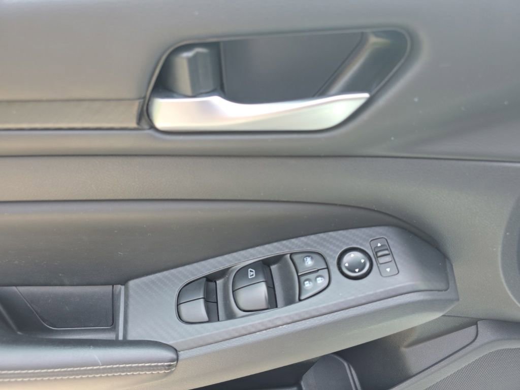 Used 2025 Nissan Altima 2.5 SV image 19