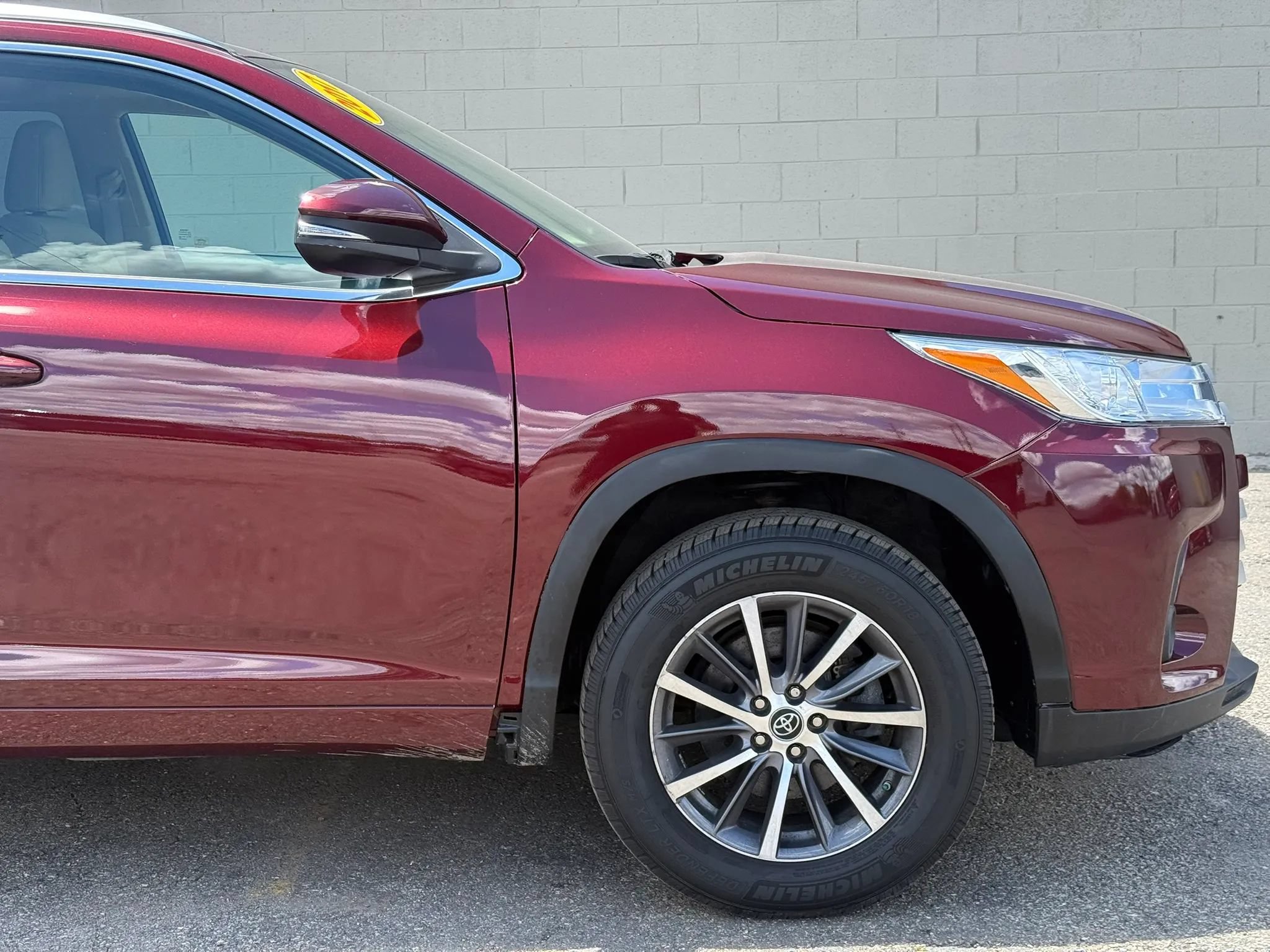 Used 2017 Toyota Highlander XLE w/ Carpet Mat Package AWD/4WD image 12