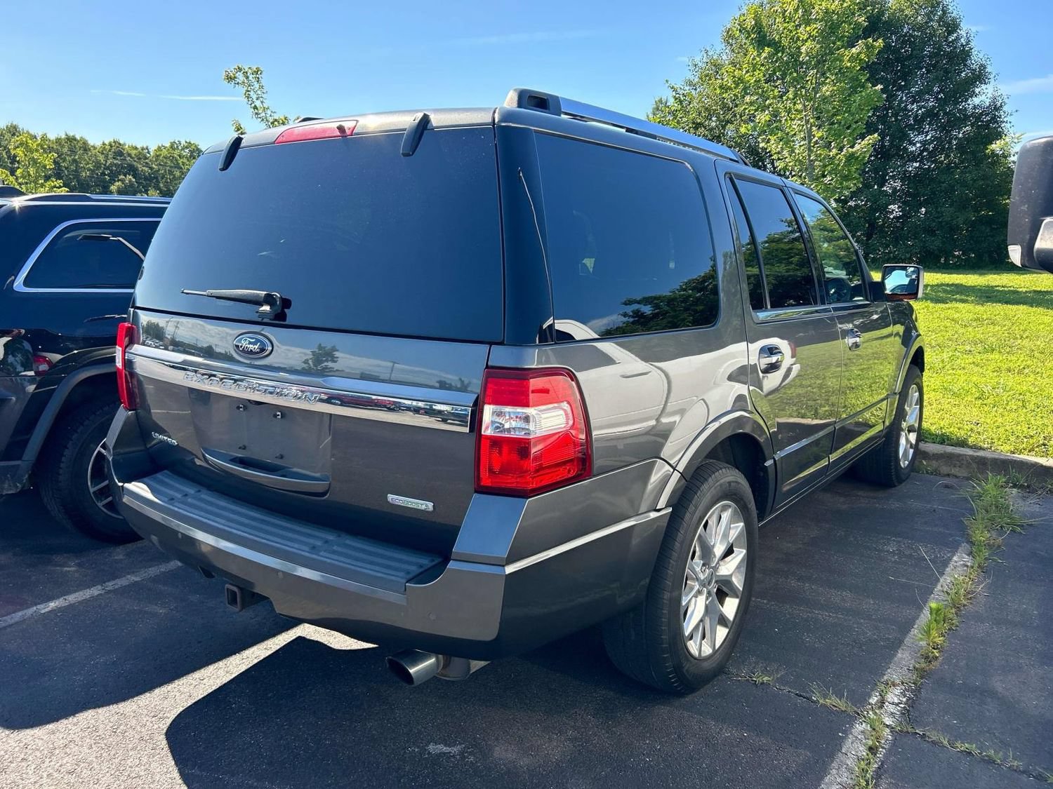 Used 2016 Ford Expedition Limited w/ Equipment Group 301A AWD/4WD image 2