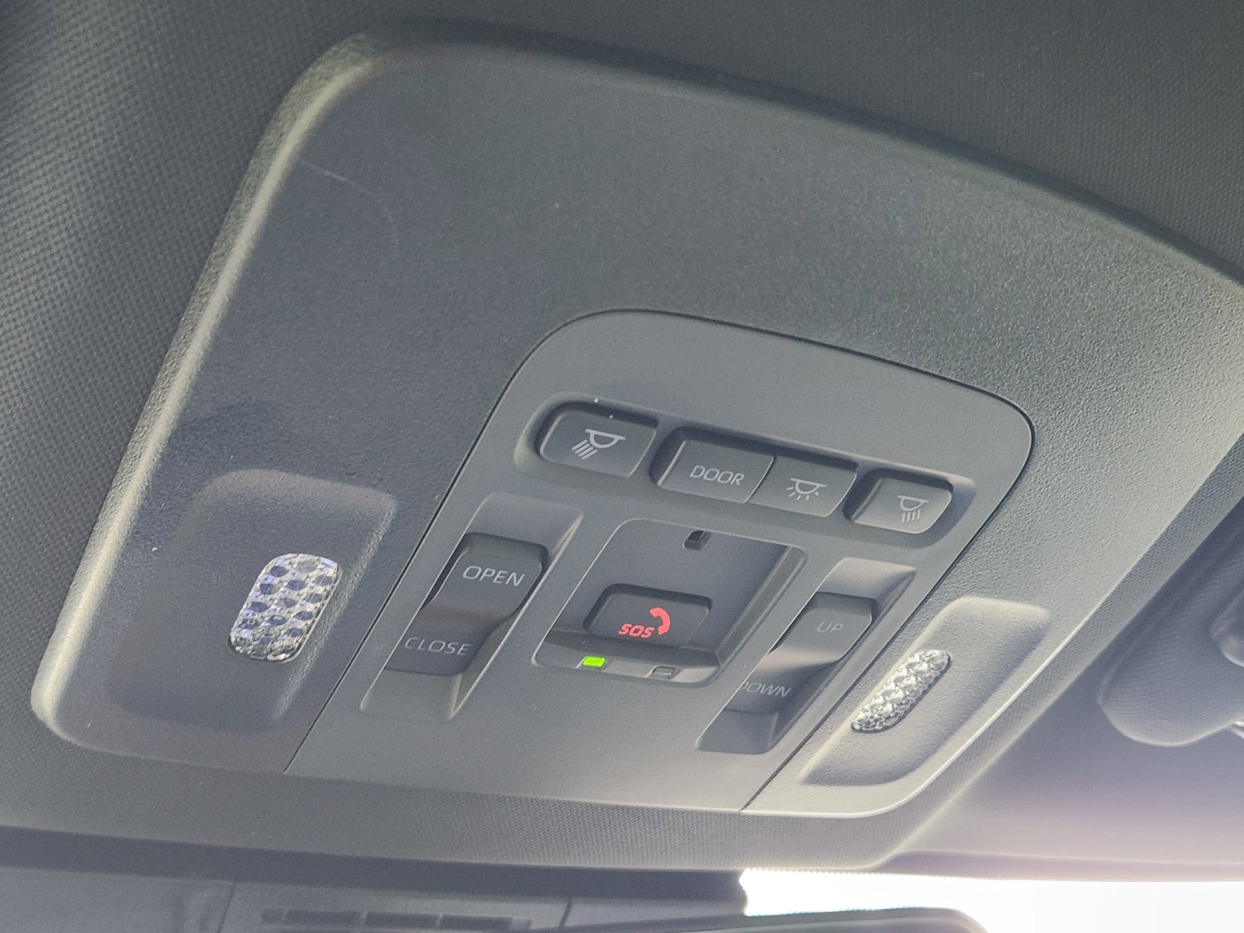 Used 2025 Toyota Camry SE w/ Multimedia Upgrade Package image 24