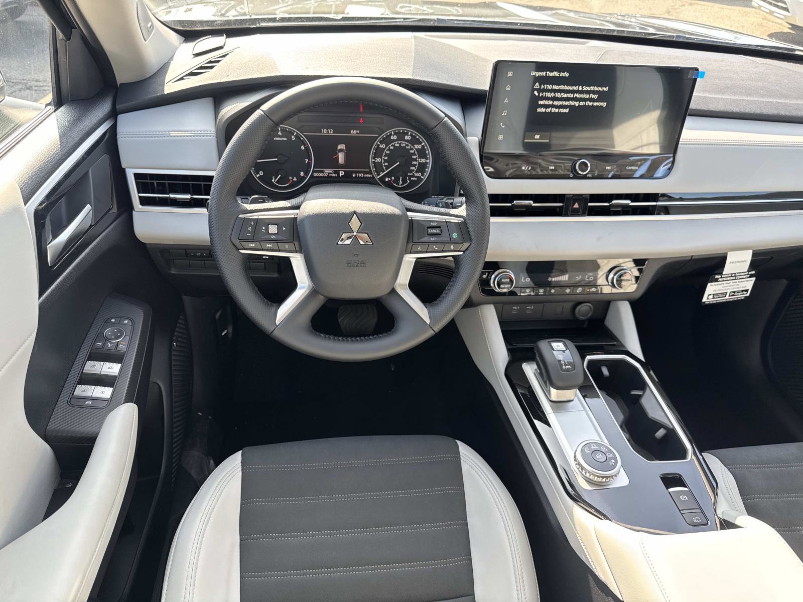 New 2025 Mitsubishi Outlander SE image 10