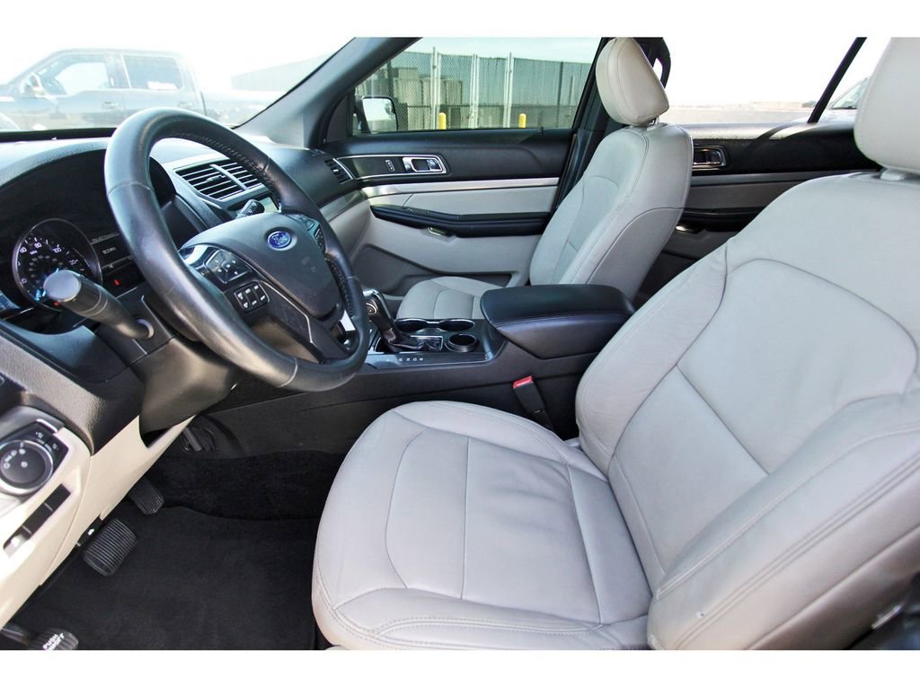 Used 2018 Ford Explorer XLT w/ Equipment Group 202A FWD image 6