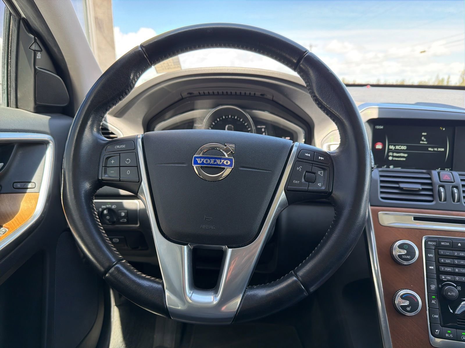 Used 2017 Volvo XC60 T5 Inscription w/ Preferred Option Package AWD/4WD image 11
