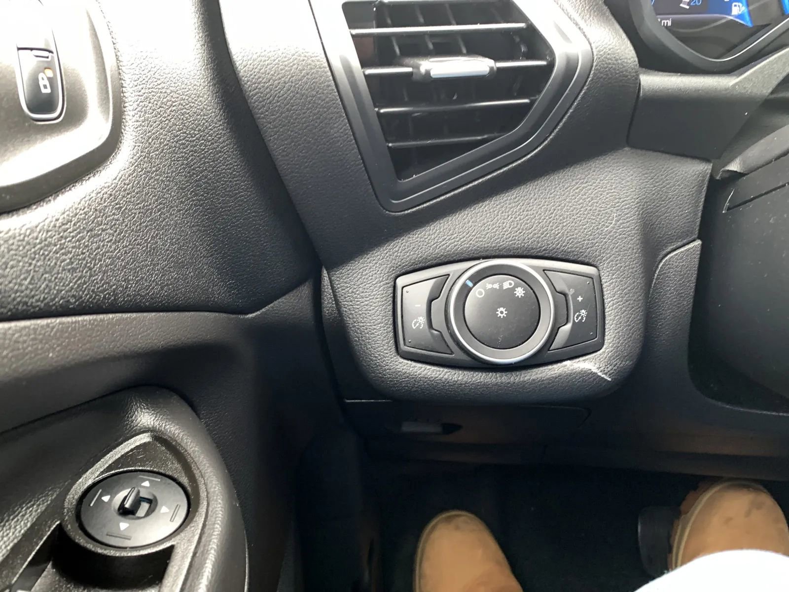 Used 2017 Ford C-MAX SE image 19