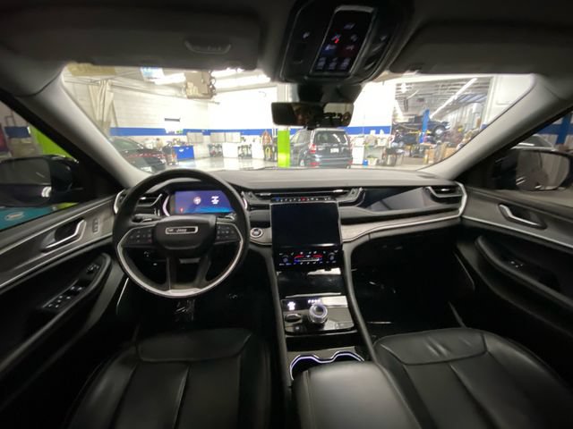 Used 2022 Jeep Grand Cherokee Limited 4xe w/ Luxury Tech Group II AWD/4WD image 29