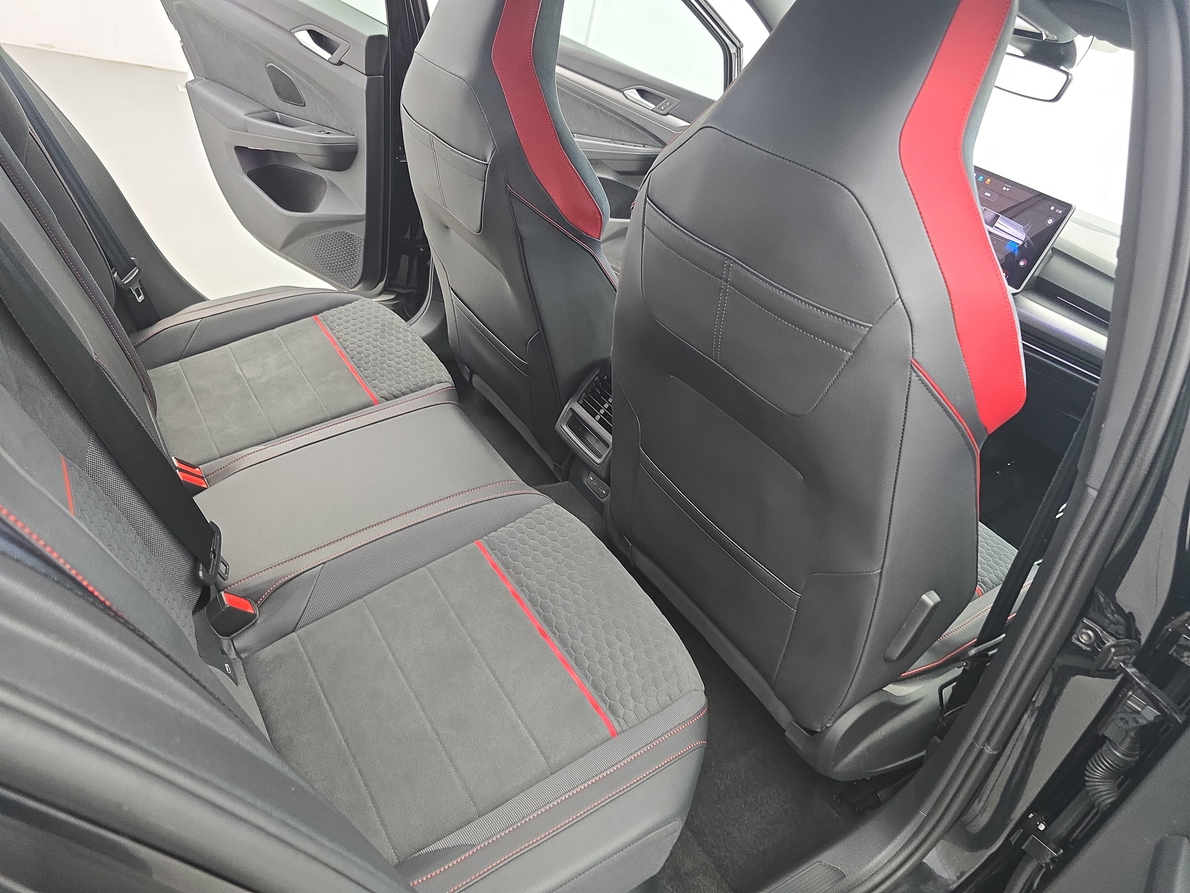 Used 2025 Volkswagen GTI SE FWD image 11
