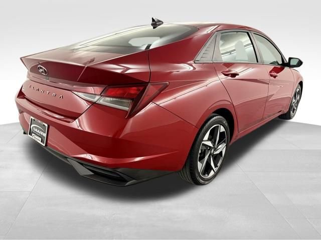 Used 2023 Hyundai Elantra SEL w/ Convenience Package image 9