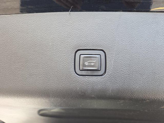 Used 2020 Chevrolet Traverse LT FWD image 12