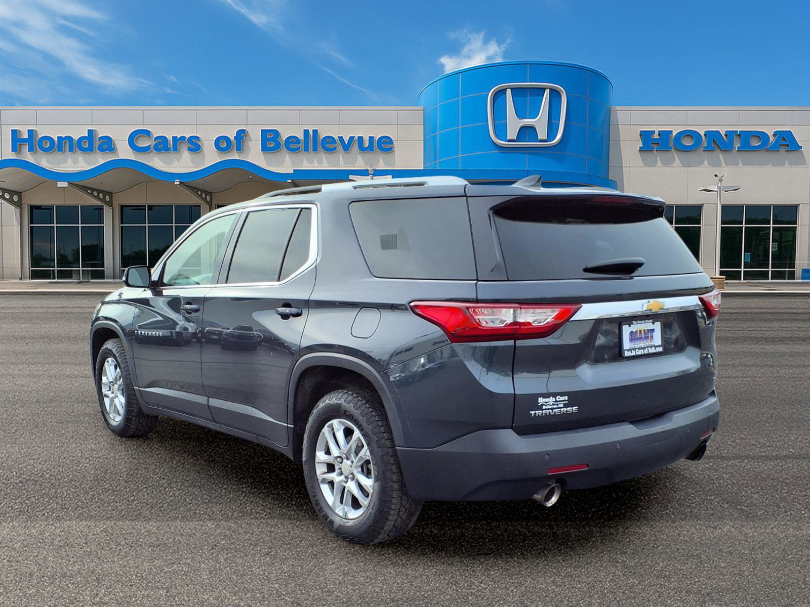 Used 2018 Chevrolet Traverse LT image 3