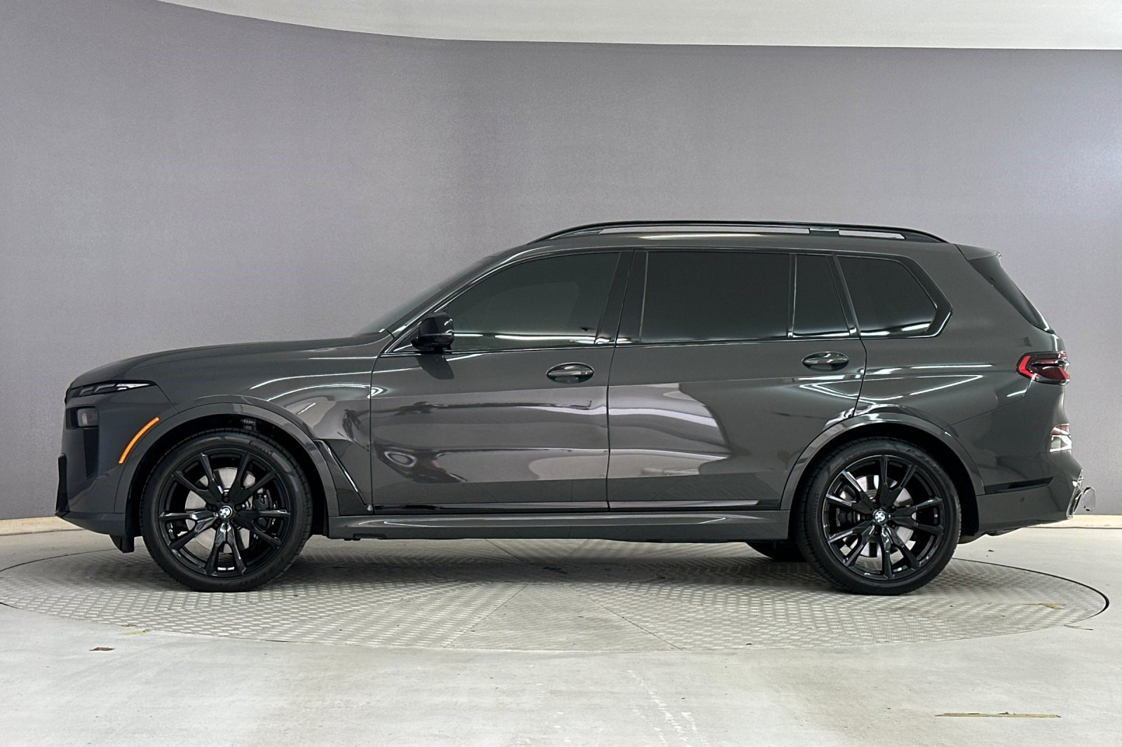 Certified 2025 BMW X7 M60i AWD/4WD image 2