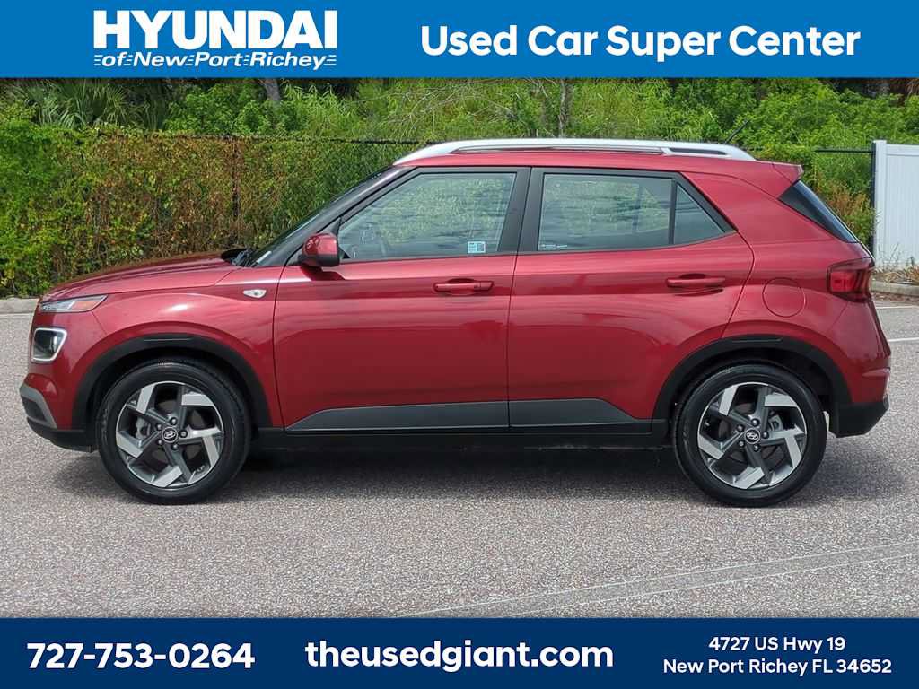 Certified 2024 Hyundai Venue Limited FWD image 2