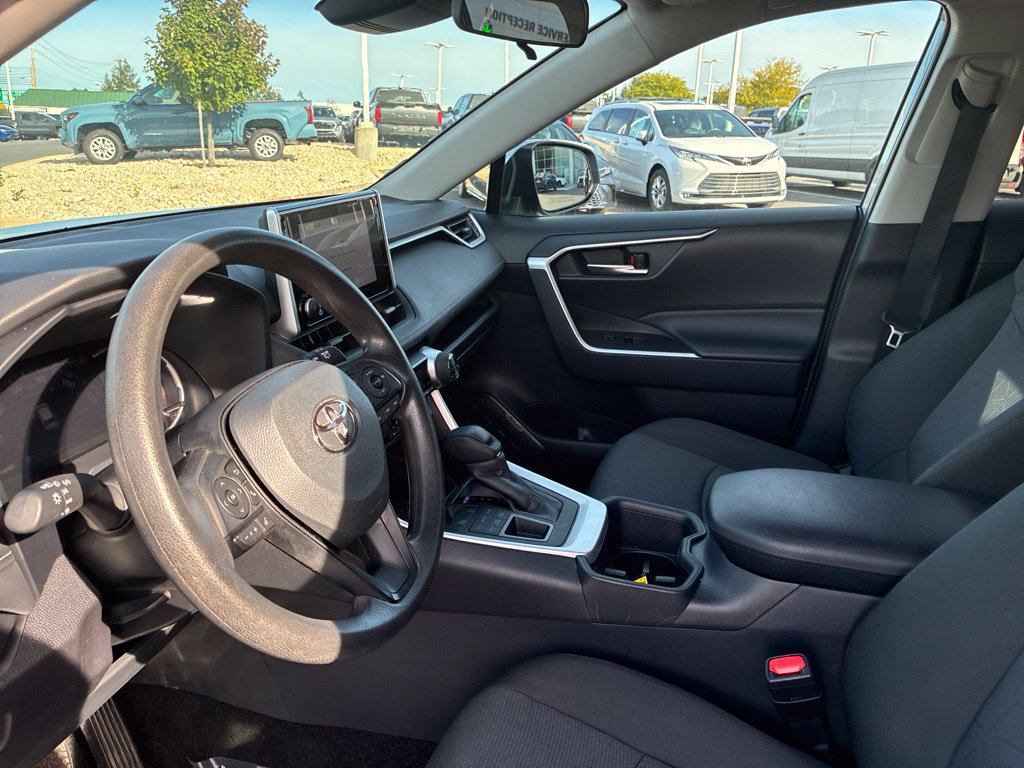 Used 2025 Toyota RAV4 XLE AWD/4WD image 26